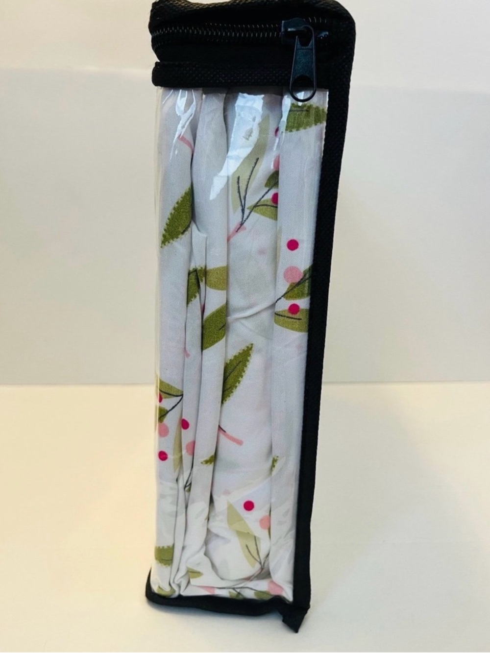 Celebrity Pink Holly and Berries Full Size Four Piece Sheet Set White Green Pink - Picture 7 of 12